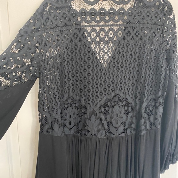 Maksa black lace-back & sleeve dress. Bottom is lined. Loose, comfortable shape - Picture 4 of 6
